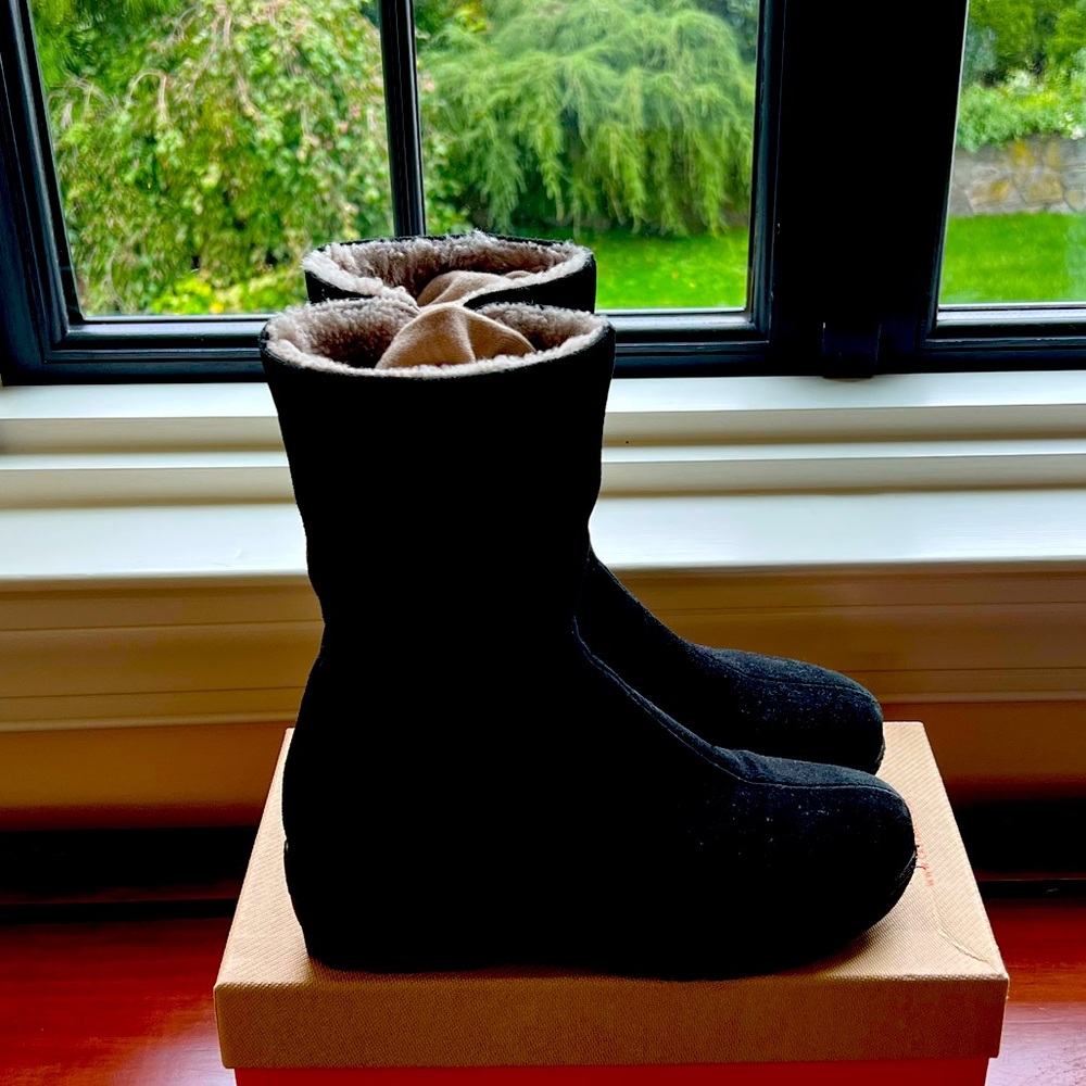 La Canadienne Autumn Boot in Black Shearling